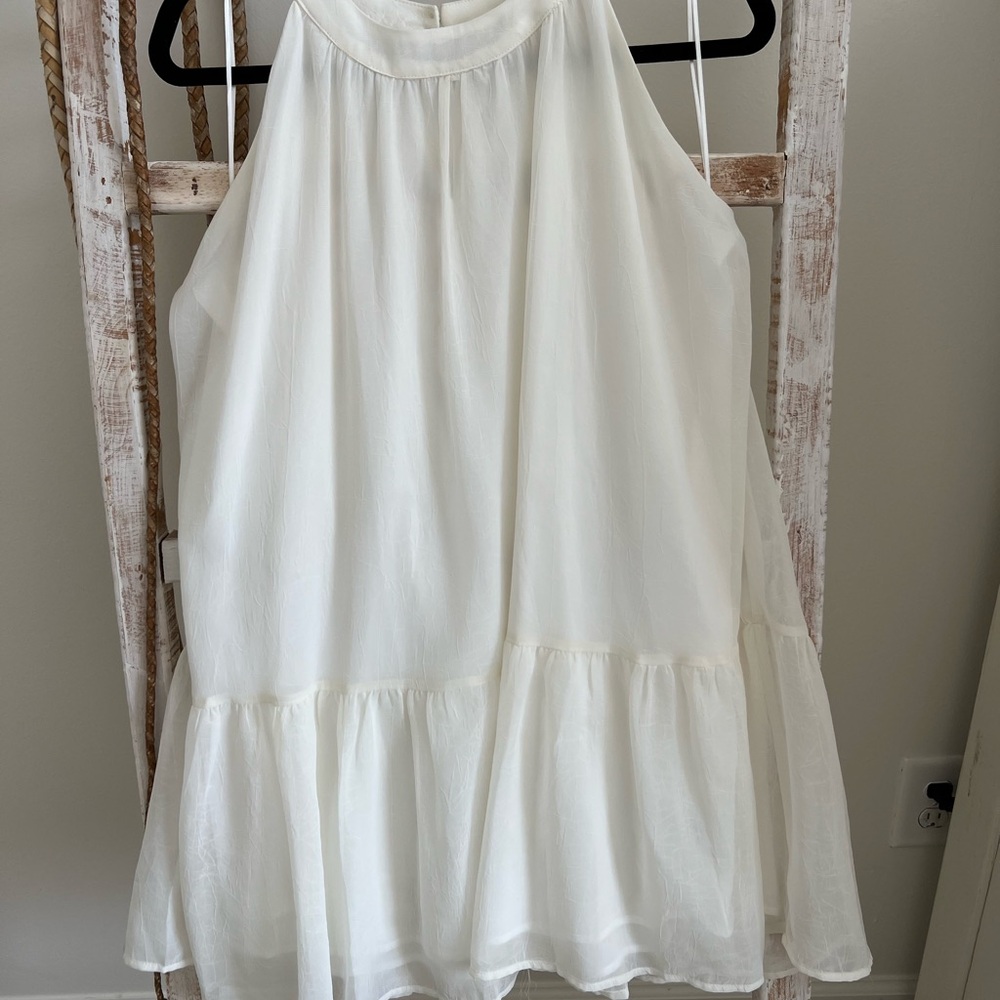 Elegant White Sleeveless Dress